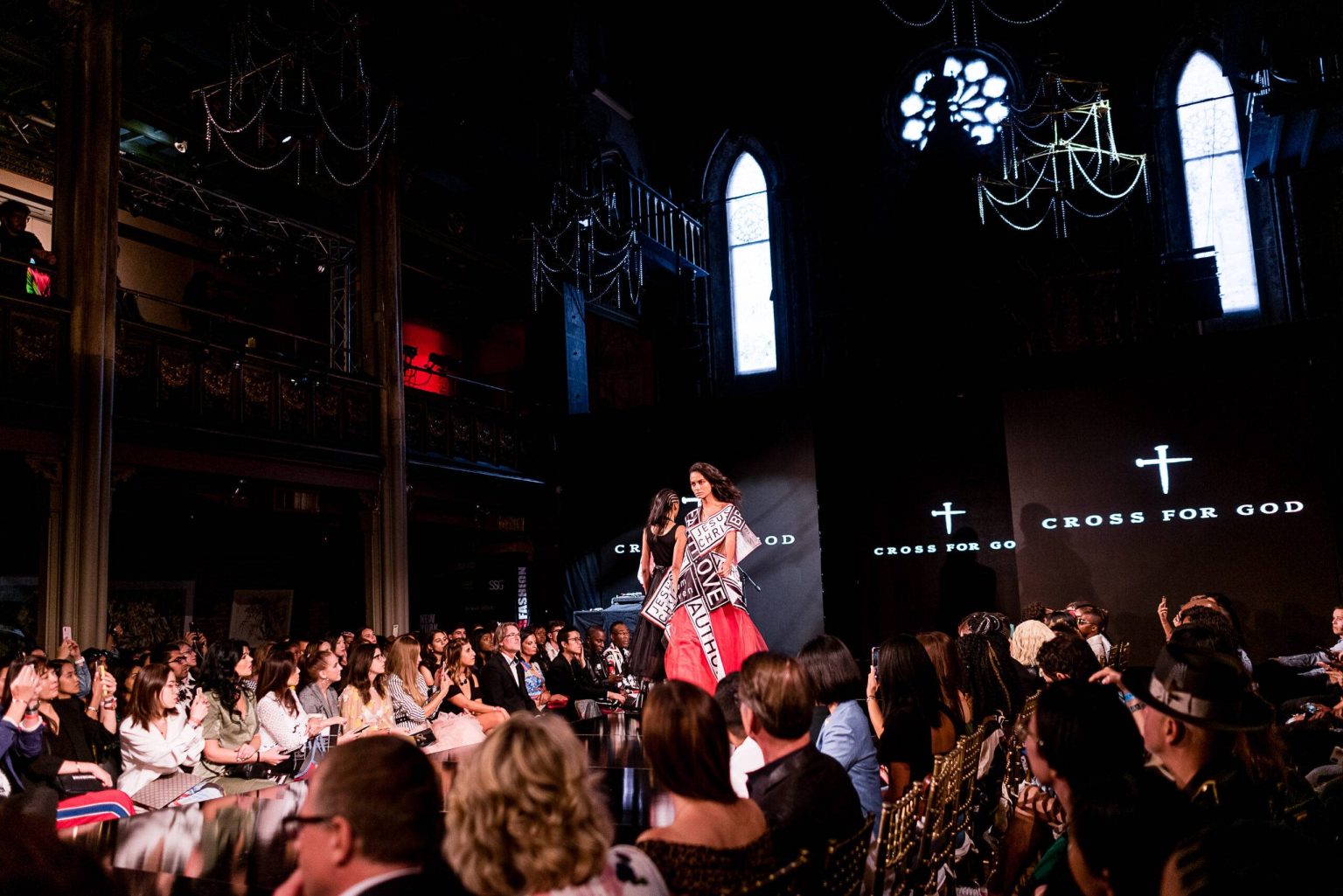 Art Hearts Fashion – runway look