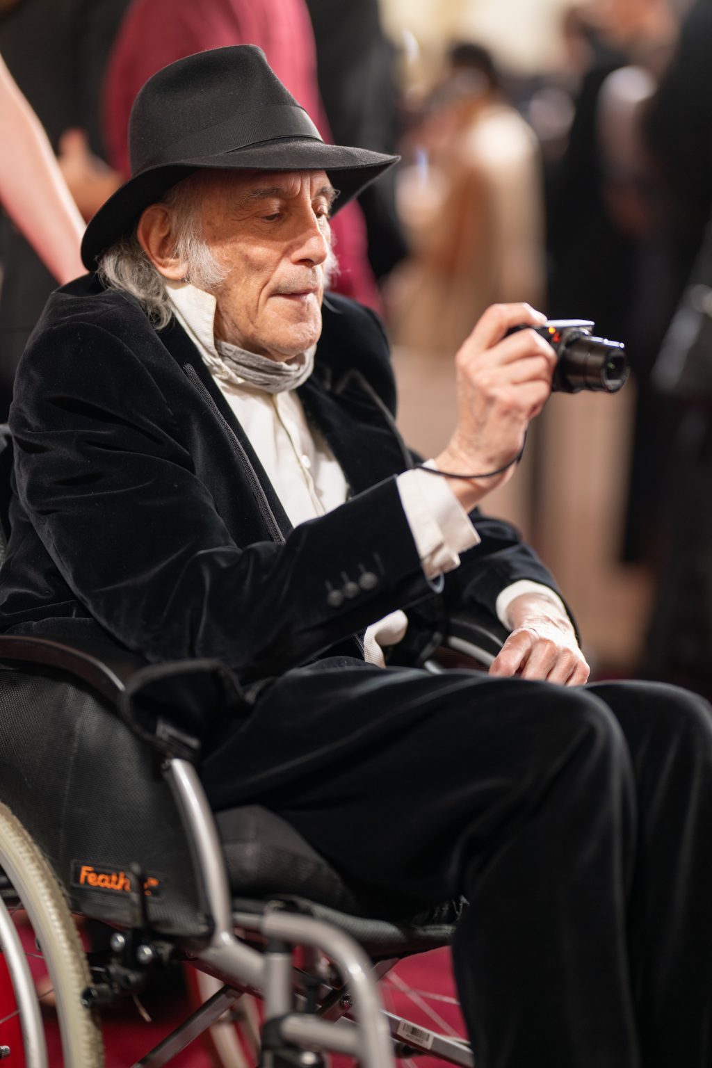 Edward Lachman arrives on the red carpet of the 97th Oscars® at the Dolby® Theatre at Ovation Hollywood on Sunday, March 2, 2025.