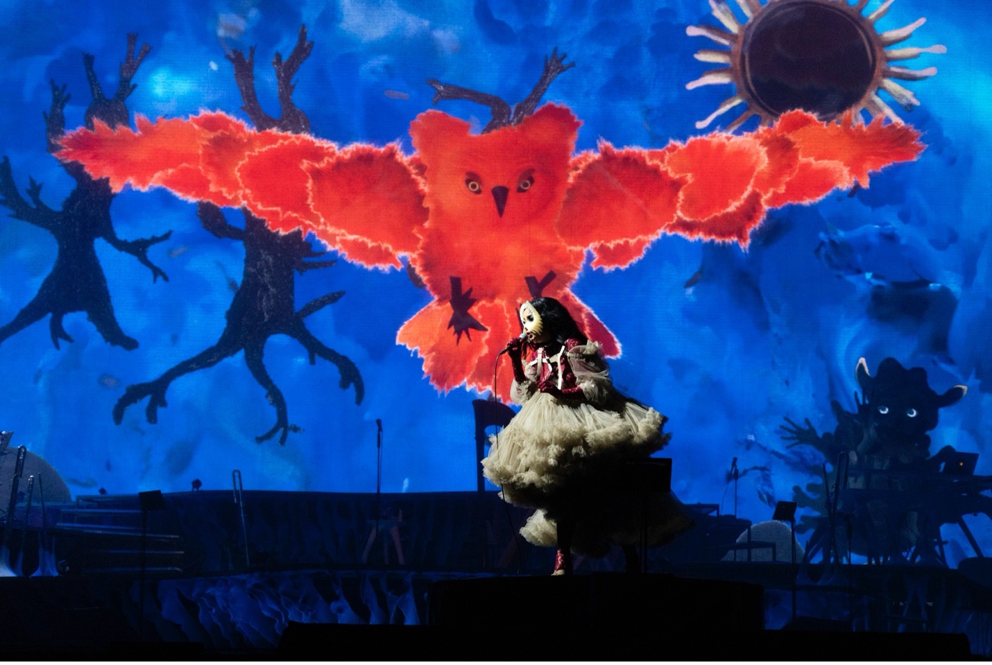 BJÖRK PERFORMS EXCLUSIVE APPLE MUSIC LIVE SHOW AND SITS DOWN WITH ZANE LOWE FOR RARE INTERVIEW