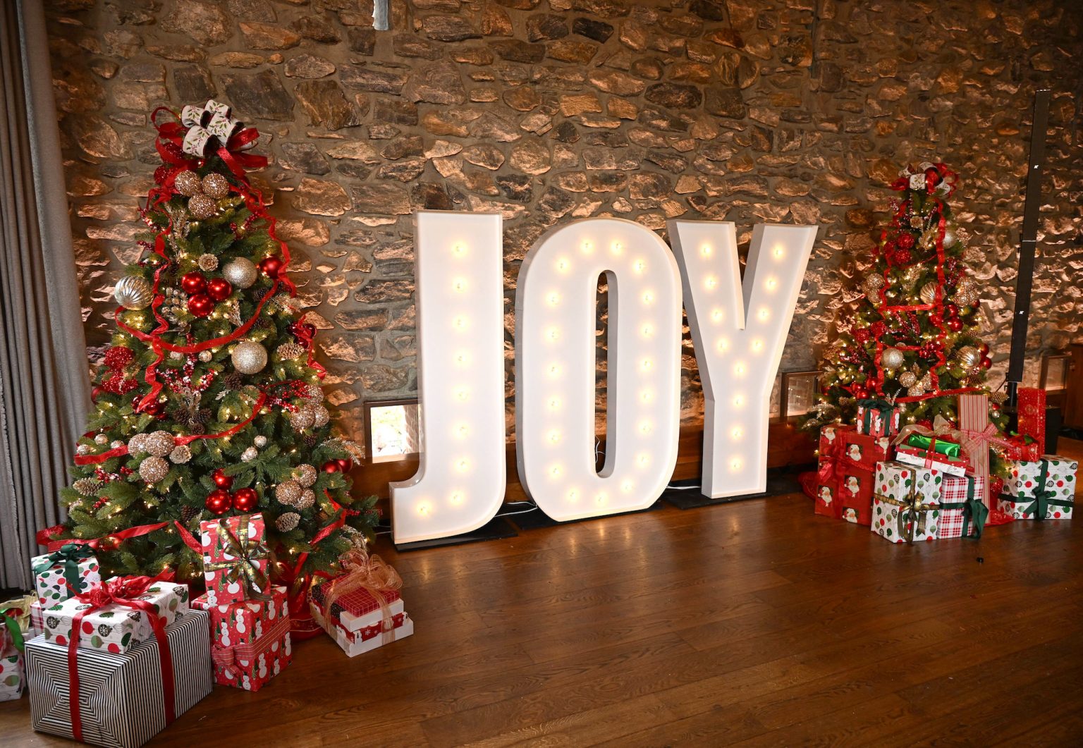 TARRYTOWN, NEW YORK - OCTOBER 17: A view of atmosphere during Hallmark Media's Channel's "Countdown To Christmas" party at Blue Hill at Stone Barns on October 17, 2024 in Tarrytown, New York. (Photo by Dave Kotinsky/Getty Images for Hallmark Media)