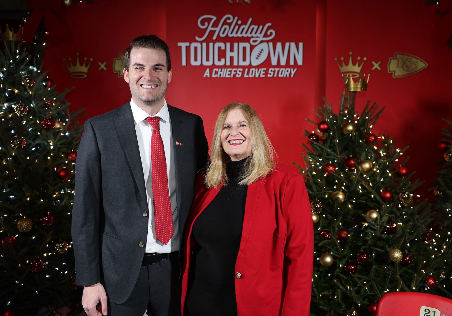 KANSAS CITY, MISSOURI - NOVEMBER 30: (L-R) Alex Gold and Jody Gold attend Hallmark's Premiere Screening of Holiday Touchdown: A Chiefs Love Story on November 30, 2024 in Kansas City, Missouri. (Photo by David Eulitt/Getty Images for Hallmark Media)
