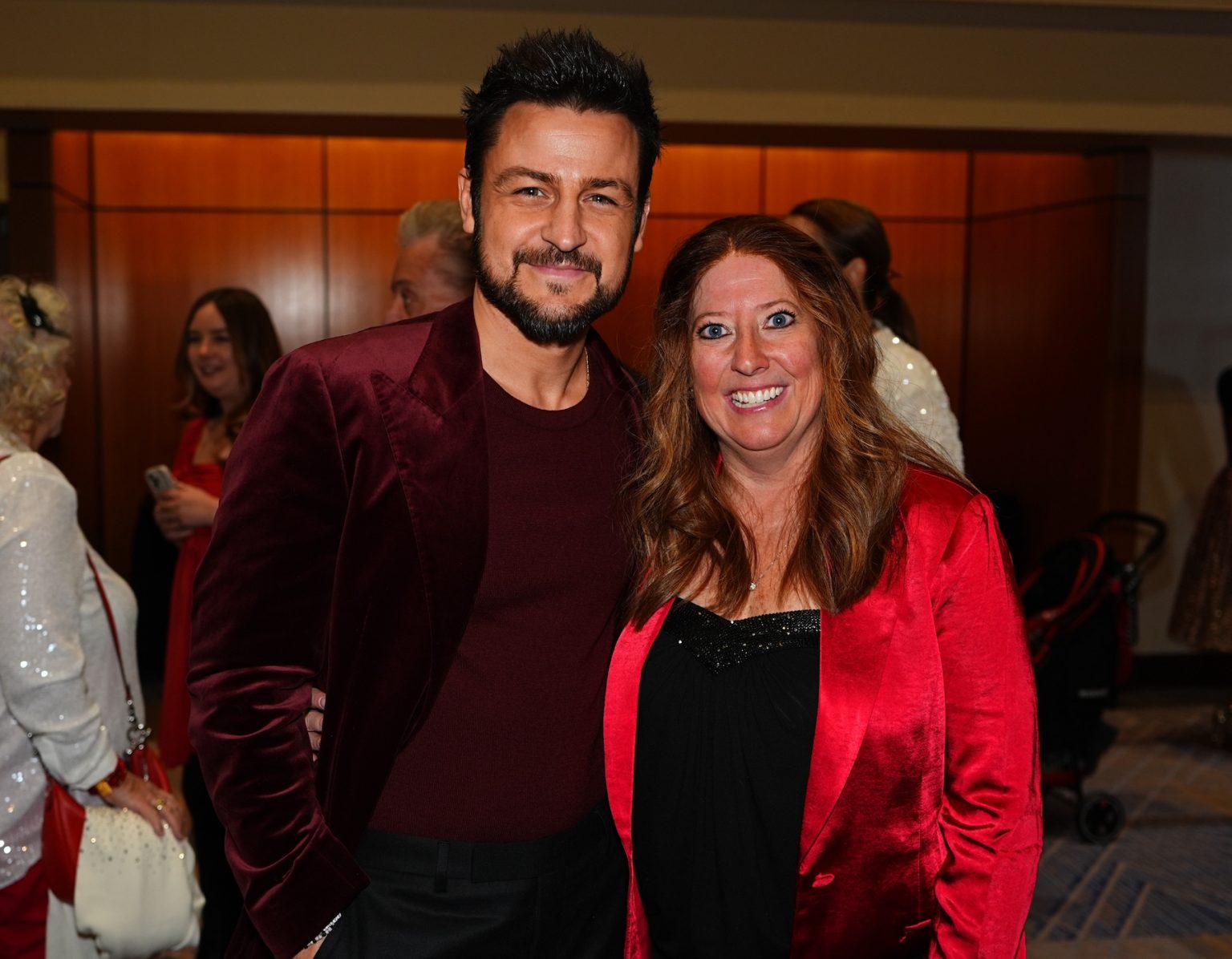 KANSAS CITY, MISSOURI - NOVEMBER 30: (L-R) Tyler Hynes and Jen Fescoe attend Hallmark's Premiere Screening of Holiday Touchdown: A Chiefs Love Story on November 30, 2024 in Kansas City, Missouri. (Photo by Kyle Rivas/Getty Images for Hallmark Media)