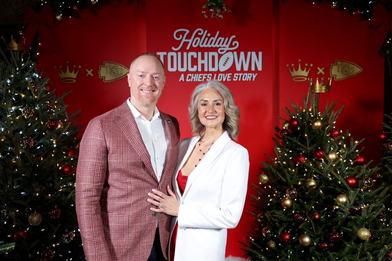 KANSAS CITY, MISSOURI - NOVEMBER 30: (L-R) Brett Oetting and Amber Oetting attend Hallmark's Premiere Screening of Holiday Touchdown: A Chiefs Love Story on November 30, 2024 in Kansas City, Missouri. (Photo by David Eulitt/Getty Images for Hallmark Media)