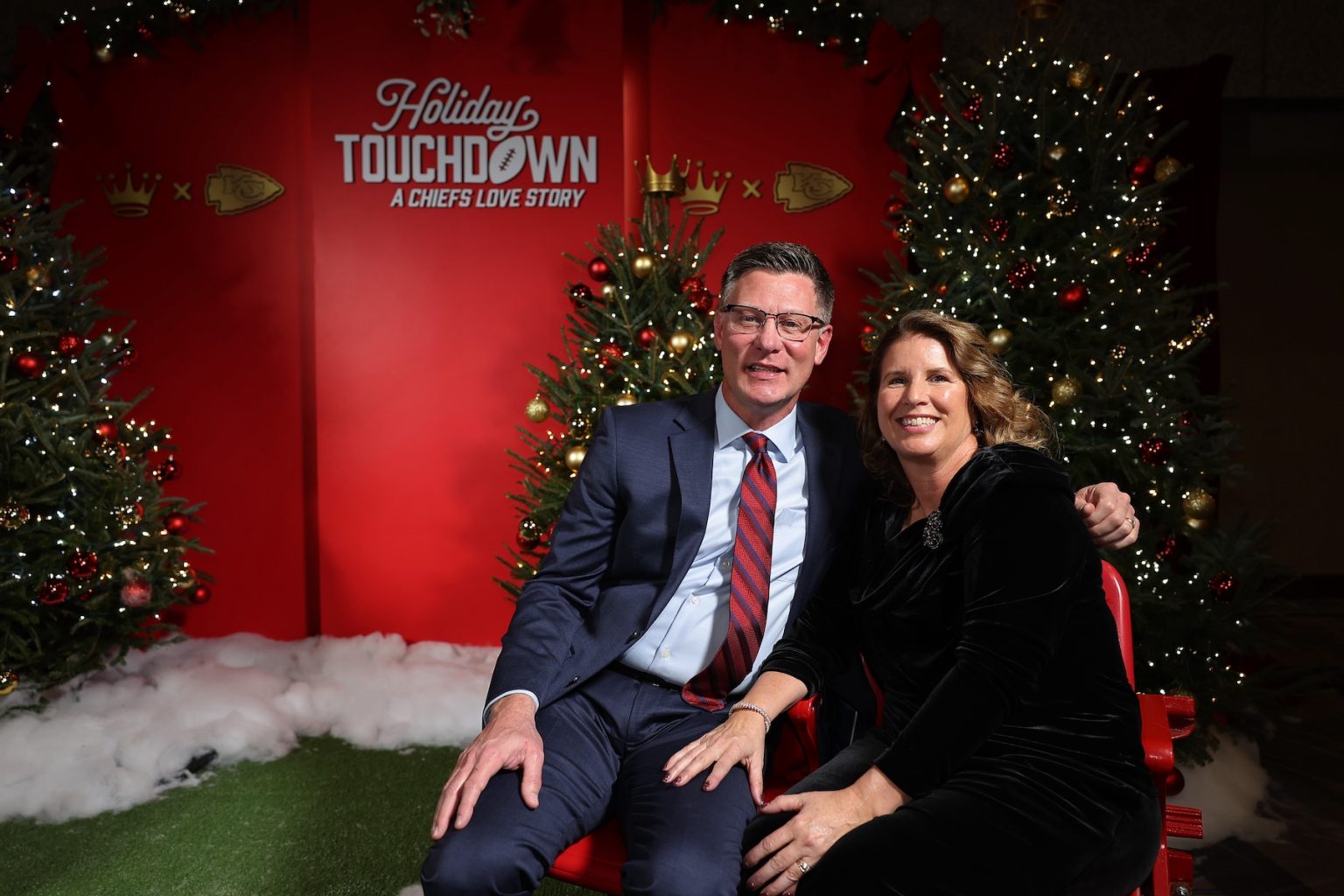KANSAS CITY, MISSOURI - NOVEMBER 30: (L-R) Jim Lee and Kelly Lee attend Hallmark's Premiere Screening of Holiday Touchdown: A Chiefs Love Story on November 30, 2024 in Kansas City, Missouri. (Photo by David Eulitt/Getty Images for Hallmark Media)