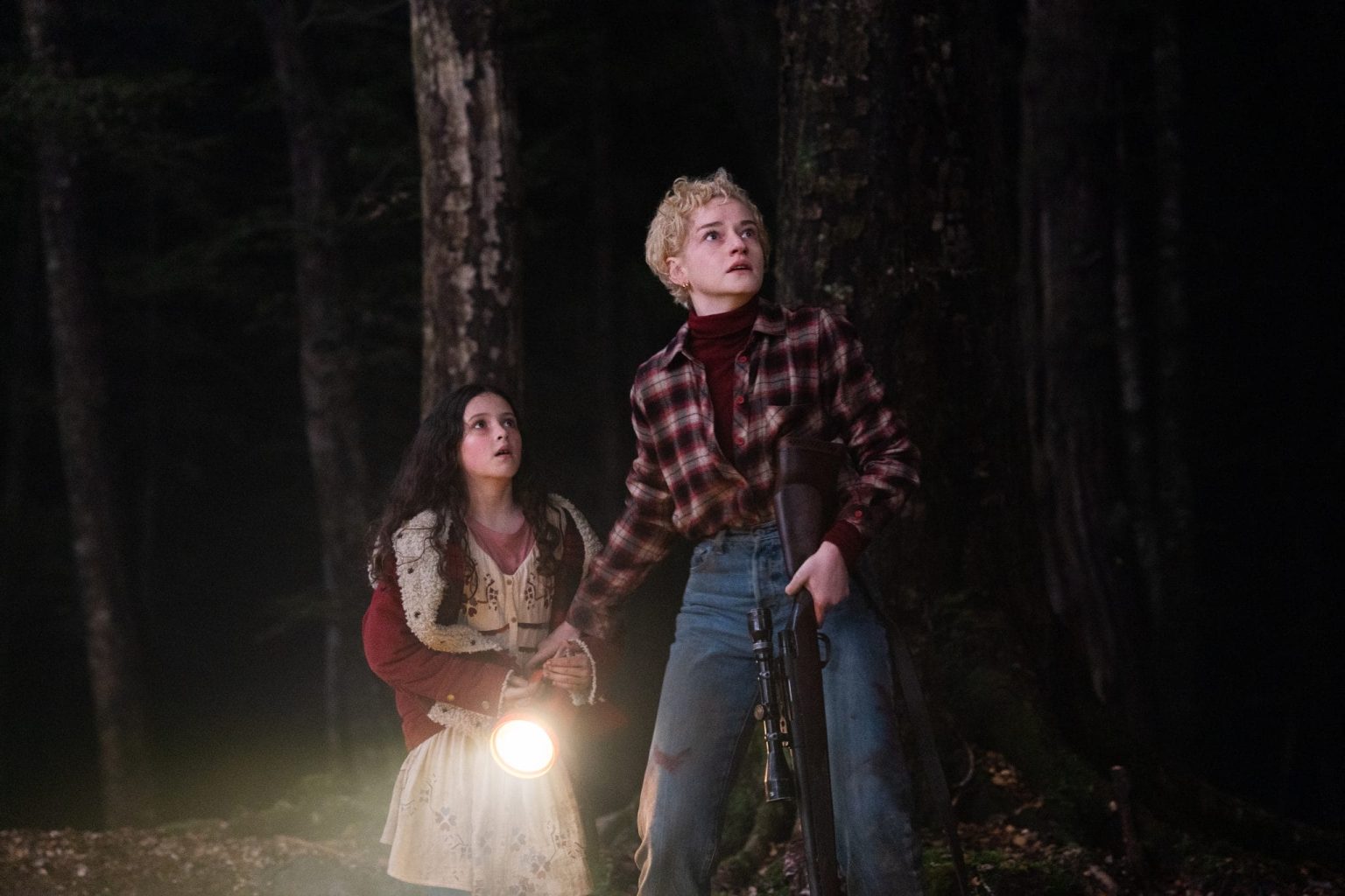 (from left) Ginger (Matilda Firth) and Charlotte (Julia Garner) in Wolf Man, directed by Leigh Whannell. (Photo Credit: Nicola Dove/Universal Pictures)