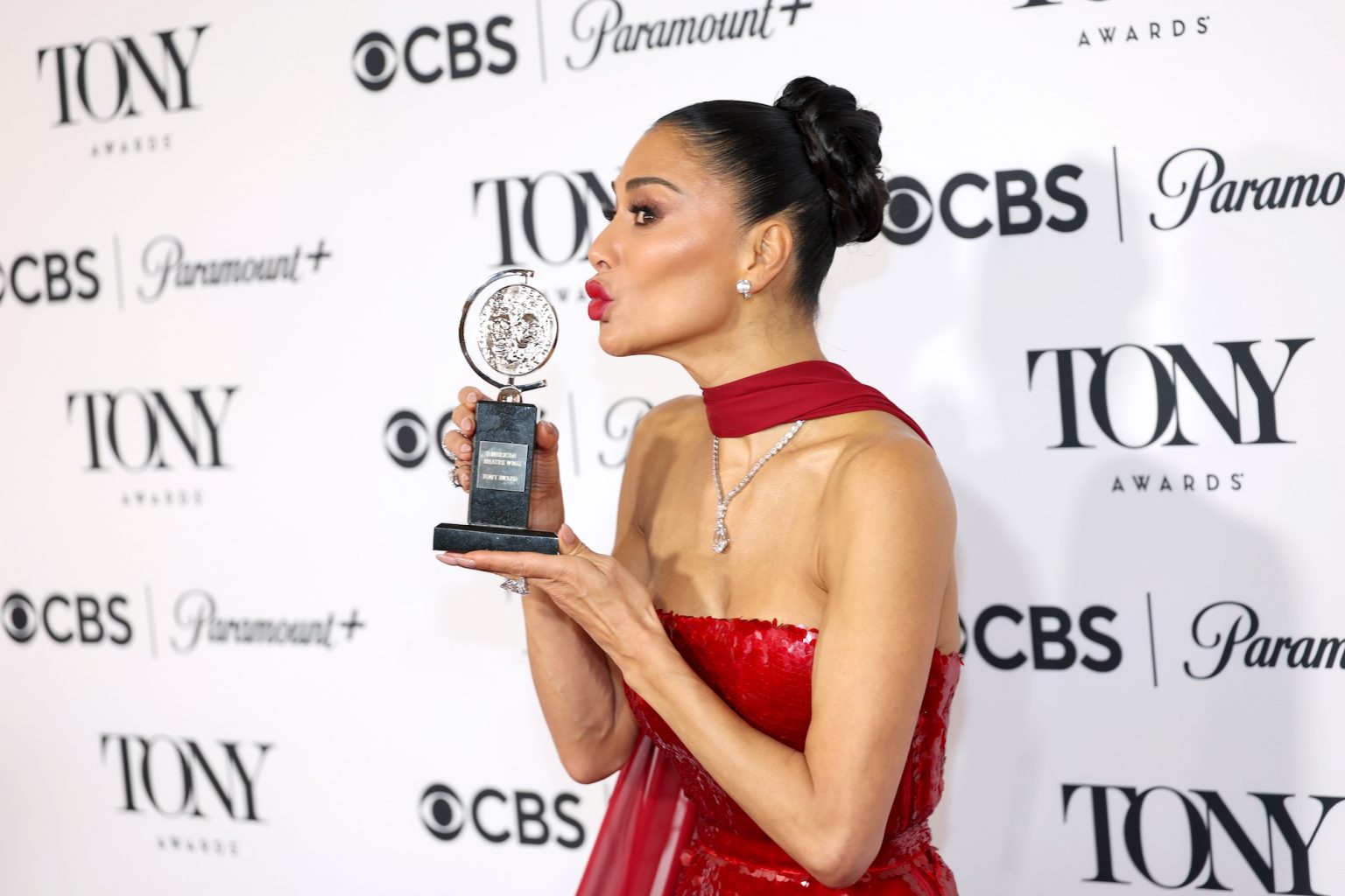 NEW YORK, NEW YORK - JUNE 08: Nicole Scherzinger poses with the Best Performance by an Actress in a Leading Role in a Musical award for "Sunset Blvd." in the press room during the The 78th Annual Tony Awards at 3 West Club on June 08, 2025 in New York City. (Photo by Michael Loccisano/Getty Images)