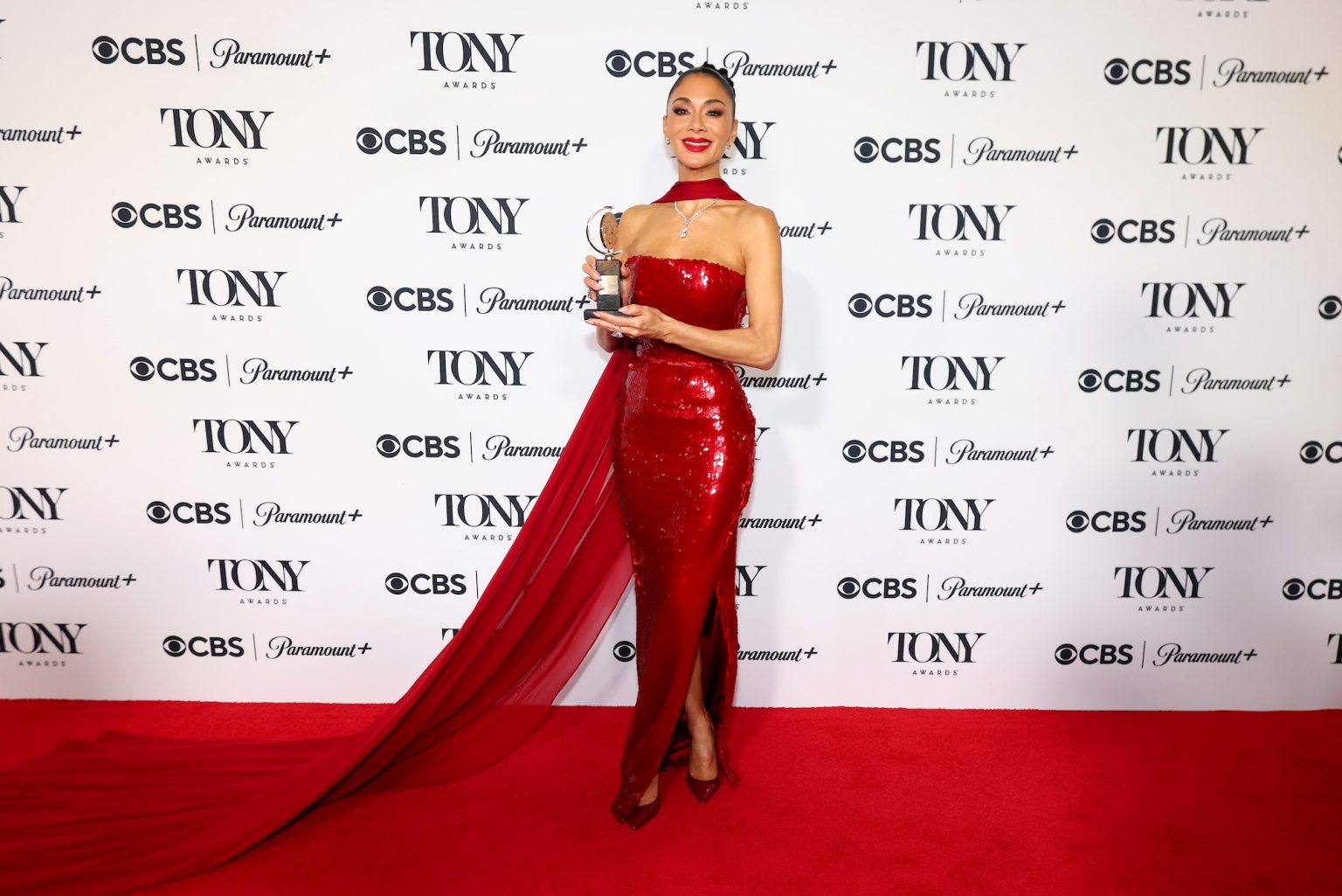 NEW YORK, NEW YORK - JUNE 08: Nicole Scherzinger poses with the Best Performance by an Actress in a Leading Role in a Musical award for "Sunset Blvd." in the press room during the The 78th Annual Tony Awards at 3 West Club on June 08, 2025 in New York City. (Photo by Arturo Holmes/WireImage)