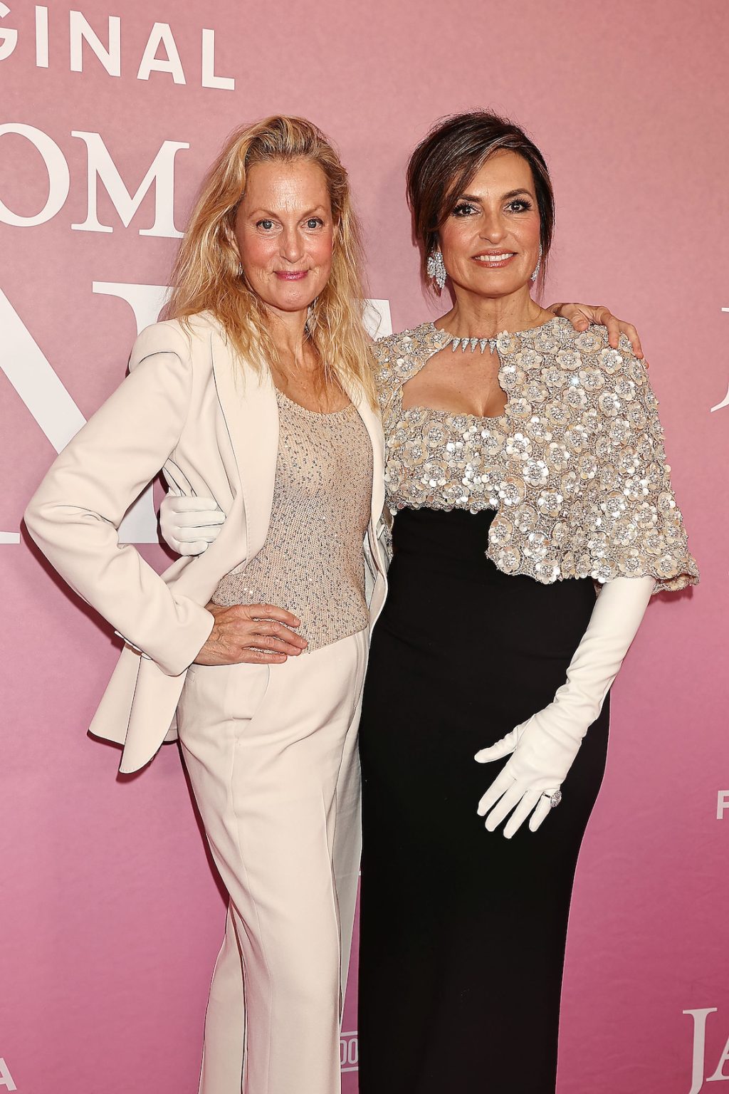 New York, New York - 6/13/25 - 2025 Tribeca Festival hosts New York Premiere of HBO Documentary “ MY MOM JAYNE “ -PICTURED: Ali Wentworth and Mariska Haritay - PHOTO by: Dave Allocca / Starpix - Location: Carnegie Hall
