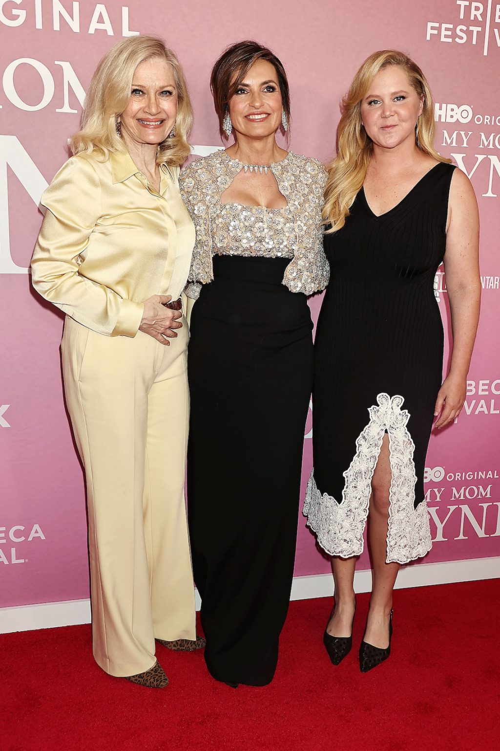 New York, New York - 6/13/25 - 2025 Tribeca Festival hosts New York Premiere of HBO Documentary “ MY MOM JAYNE “ -PICTURED: Diane Sawyer , Mariska Hargitay and Amy Schumer - PHOTO by: Dave Allocca / Starpix - Location: Carnegie Hall