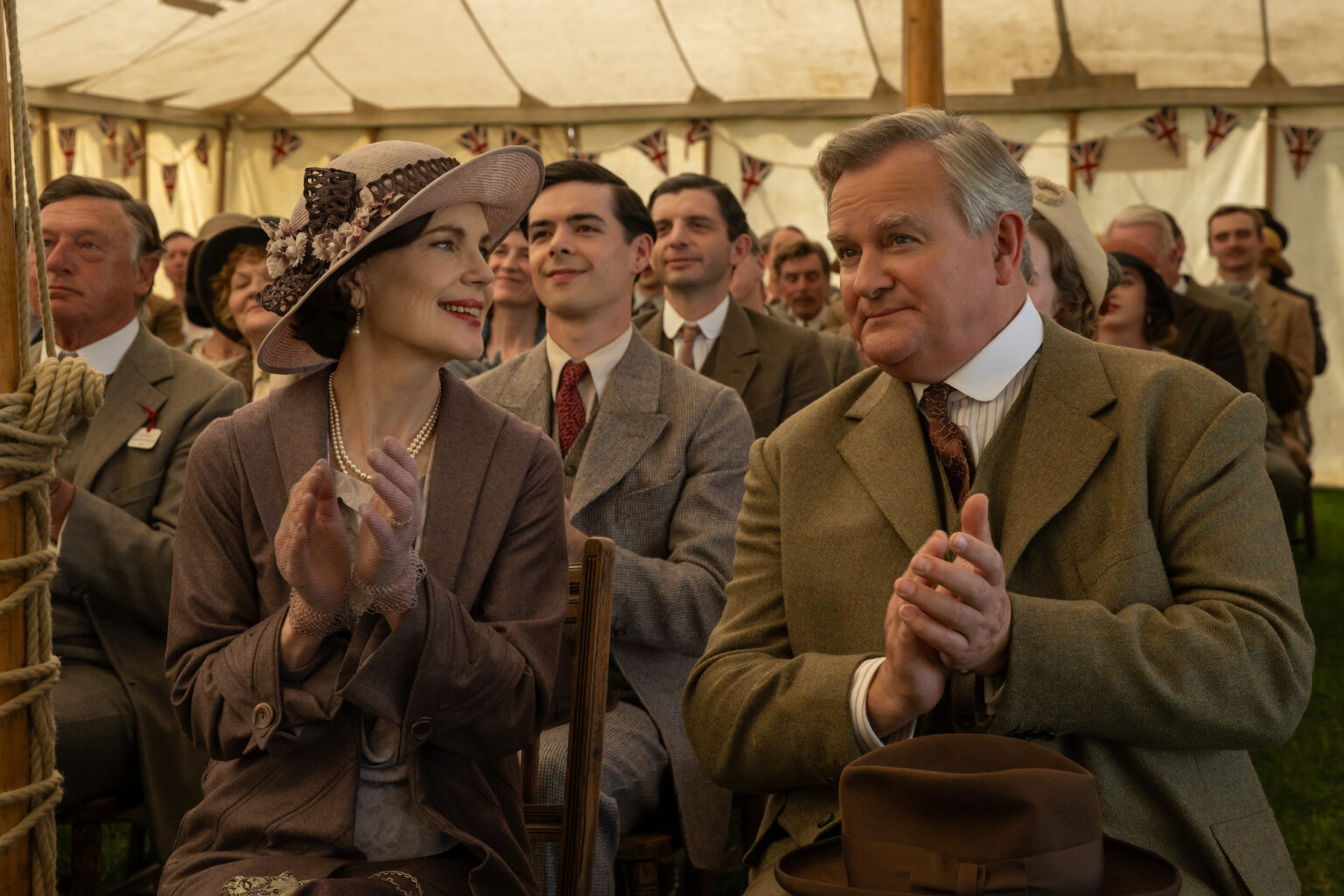 Elizabeth McGovern stars as Cora Grantham and Hugh Bonneville as Robert Grantham in DOWNTON ABBEY: The Grand Finale, a Focus Features release. Credit: Rory Mulvey / © 2025 FOCUS FEATURES LLC
