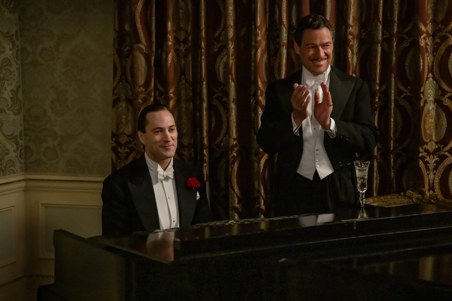 Arty Froushan stars as Noël Coward and Dominic West as Guy Dexter in DOWNTON ABBEY: The Grand Finale, a Focus Features release. Credit: Rory Mulvey / © 2025 FOCUS FEATURES LLC