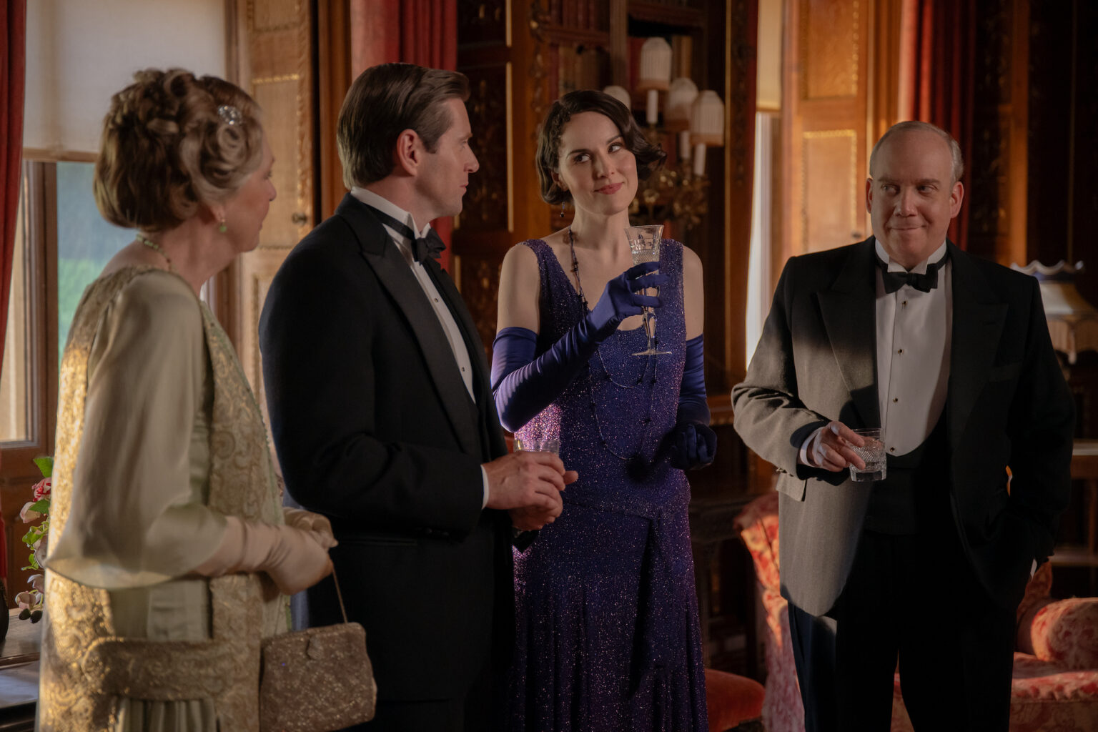 (L to R) Penelope Wilton stars as Isobel Merton, Allen Leech as Tom Branson, Michelle Dockery as Lady Mary and Paul Giamatti as Harold Levinson in DOWNTON ABBEY: The Grand Finale, a Focus Features release. Credit: Rory Mulvey / © 2025 FOCUS FEATURES LLC