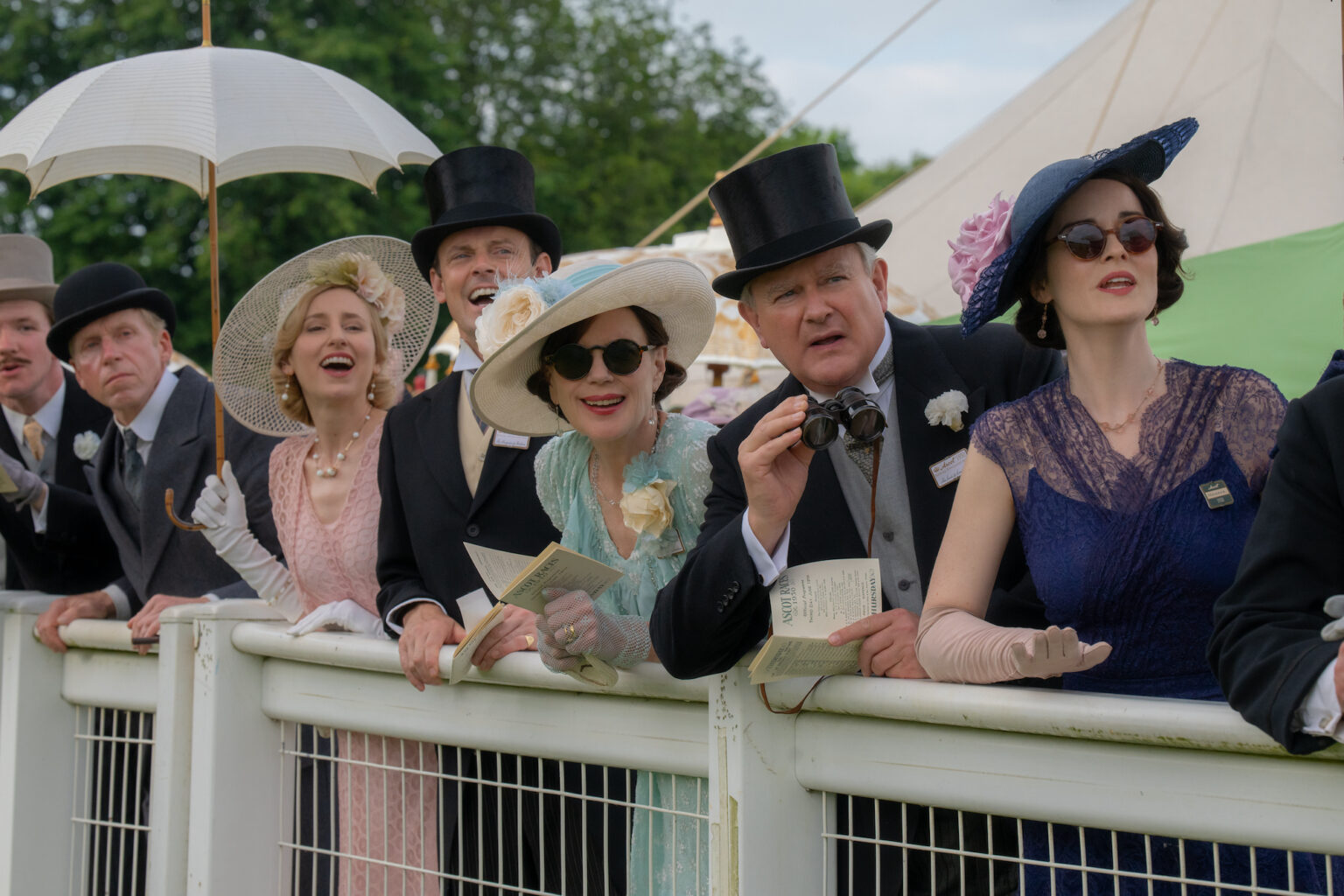 (L to R) Laura Carmichael stars as Lady Edith, Harry Hadden-Paton as Bertie Hexham, Elizabeth McGovern as Cora Grantham, Hugh Bonneville stars as Robert Grantham and Michelle Dockery as Lady Mary in DOWNTON ABBEY: The Grand Finale, a Focus Features release. Credit: Rory Mulvey / © 2025 FOCUS FEATURES LLC