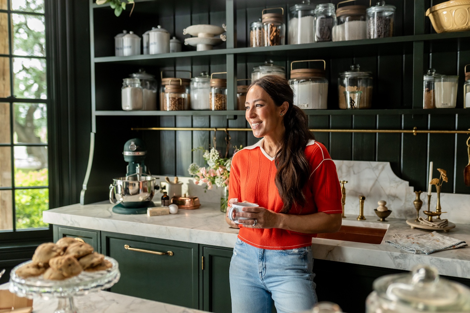 JOANNA GAINES INVITES VIEWERS INTO HER KITCHEN, WITH “MAGNOLIA TABLE: AT THE FARM”