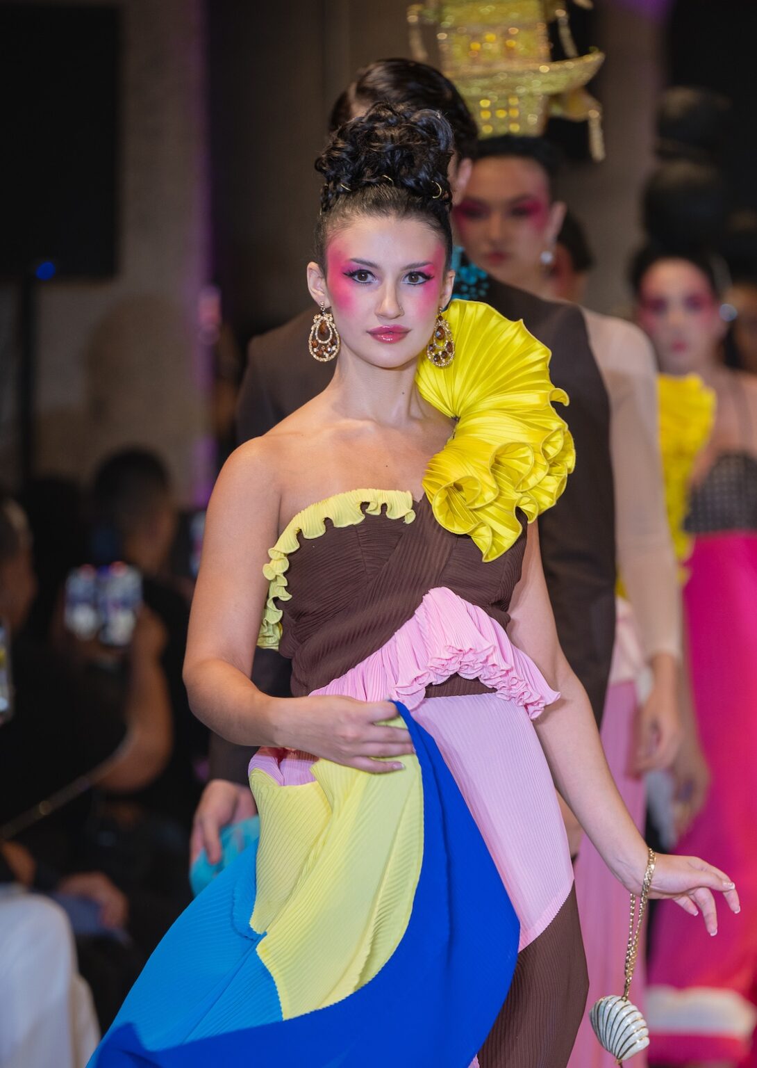 LOS ANGELES, CALIFORNIA - OCTOBER 16: A model walks the runway at the Alexis Monsanto show during Los Angeles Fashion Week Powered By Art Hearts Fashion at The New Mart on October 16, 2025 in Los Angeles, California. (Photo by Mark Gunter/Getty Images for Art Hearts Fashion)