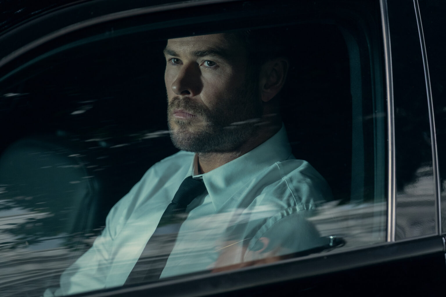 Chris Hemsworth stars as Davis in CRIME 101 (Photo courtesy of: Photo Credit Merrick Morton)