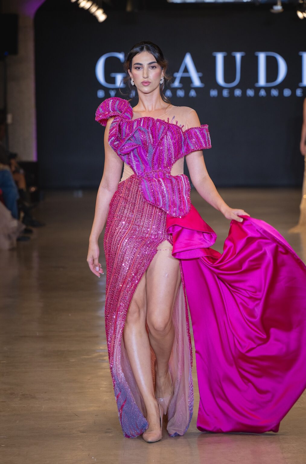 LOS ANGELES, CALIFORNIA - OCTOBER 16: A model walks the runway at the Glaudi show during Los Angeles Fashion Week Powered By Art Hearts Fashion at The New Mart on October 16, 2025 in Los Angeles, California. (Photo by Mark Gunter/Getty Images for Art Hearts Fashion)