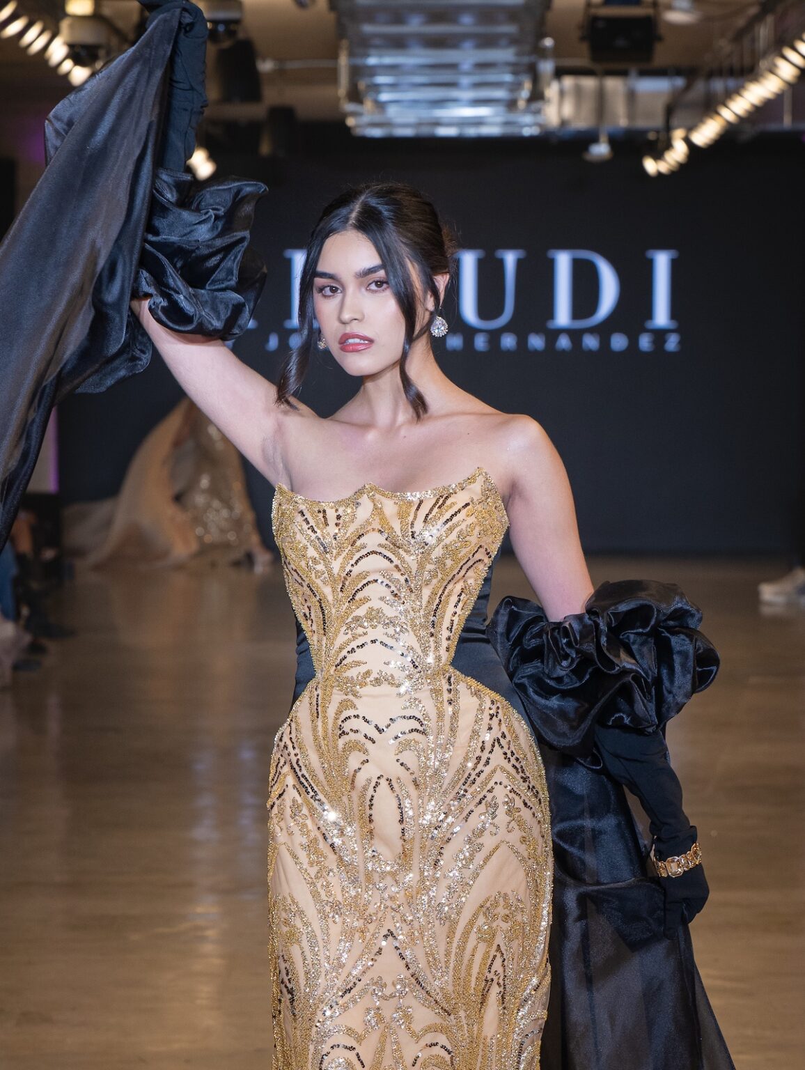 LOS ANGELES, CALIFORNIA - OCTOBER 16: A model walks the runway at the Glaudi show during Los Angeles Fashion Week Powered By Art Hearts Fashion at The New Mart on October 16, 2025 in Los Angeles, California. (Photo by Mark Gunter/Getty Images for Art Hearts Fashion)