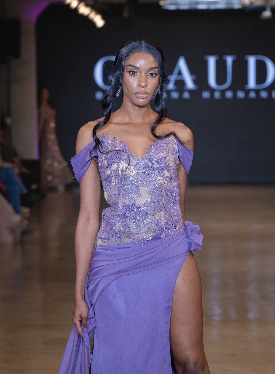 LOS ANGELES, CALIFORNIA - OCTOBER 16: A model walks the runway at the Glaudi show during Los Angeles Fashion Week Powered By Art Hearts Fashion at The New Mart on October 16, 2025 in Los Angeles, California. (Photo by Mark Gunter/Getty Images for Art Hearts Fashion)