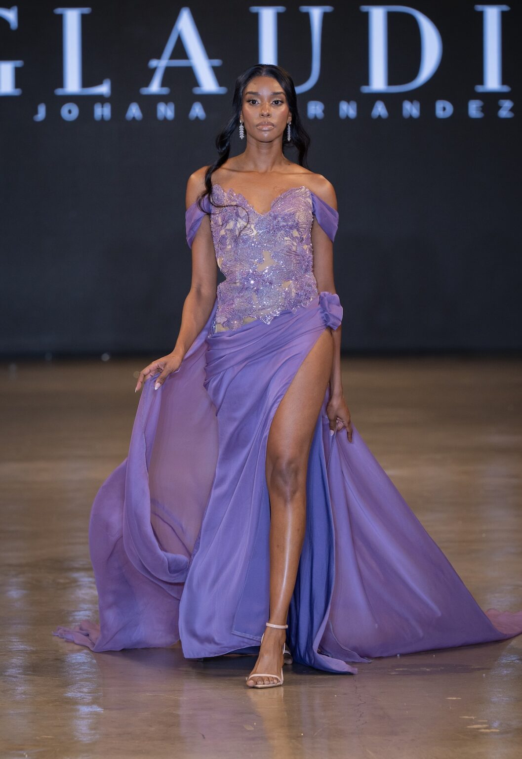LOS ANGELES, CALIFORNIA - OCTOBER 16: A model walks the runway at the Glaudi show during Los Angeles Fashion Week Powered By Art Hearts Fashion at The New Mart on October 16, 2025 in Los Angeles, California. (Photo by Mark Gunter/Getty Images for Art Hearts Fashion)