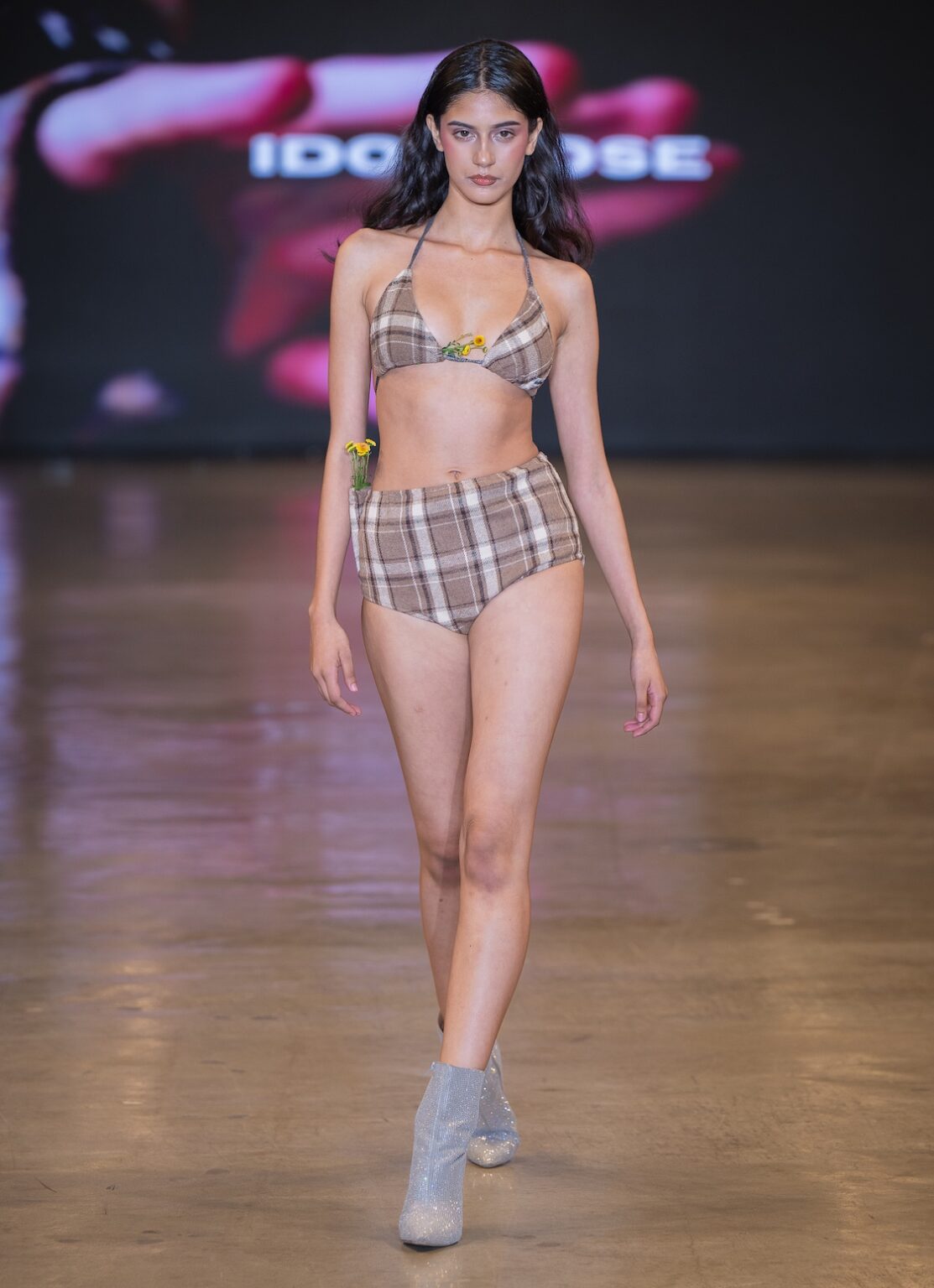 LOS ANGELES, CALIFORNIA - OCTOBER 16: A model walks the runway at the Idol Jose show during Los Angeles Fashion Week Powered By Art Hearts Fashion at The New Mart on October 16, 2025 in Los Angeles, California. (Photo by Mark Gunter/Getty Images for Art Hearts Fashion)