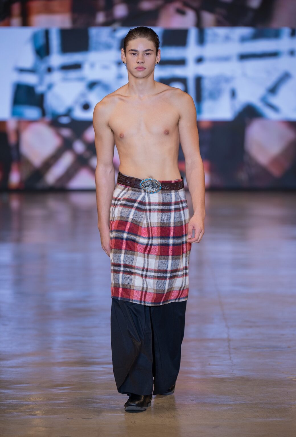 LOS ANGELES, CALIFORNIA - OCTOBER 16: A model walks the runway at the Idol Jose show during Los Angeles Fashion Week Powered By Art Hearts Fashion at The New Mart on October 16, 2025 in Los Angeles, California. (Photo by Mark Gunter/Getty Images for Art Hearts Fashion)