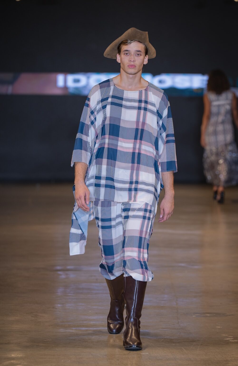 LOS ANGELES, CALIFORNIA - OCTOBER 16: A model walks the runway at the Idol Jose show during Los Angeles Fashion Week Powered By Art Hearts Fashion at The New Mart on October 16, 2025 in Los Angeles, California. (Photo by Mark Gunter/Getty Images for Art Hearts Fashion)