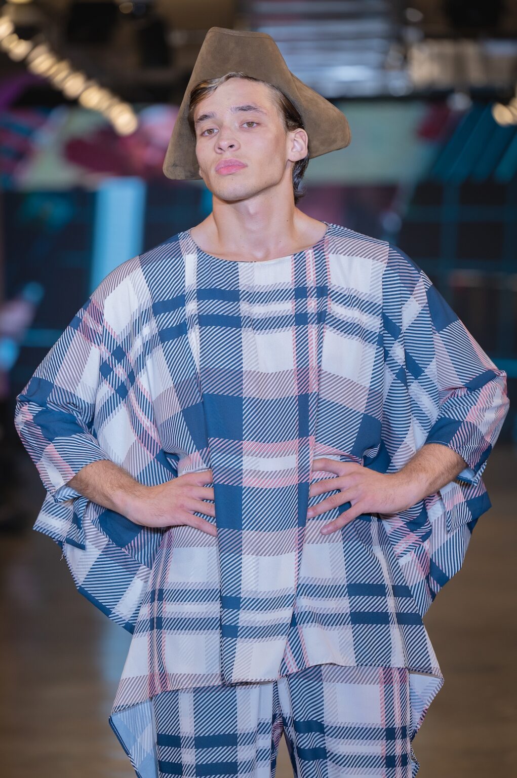 LOS ANGELES, CALIFORNIA - OCTOBER 16: A model walks the runway at the Idol Jose show during Los Angeles Fashion Week Powered By Art Hearts Fashion at The New Mart on October 16, 2025 in Los Angeles, California. (Photo by Mark Gunter/Getty Images for Art Hearts Fashion)
