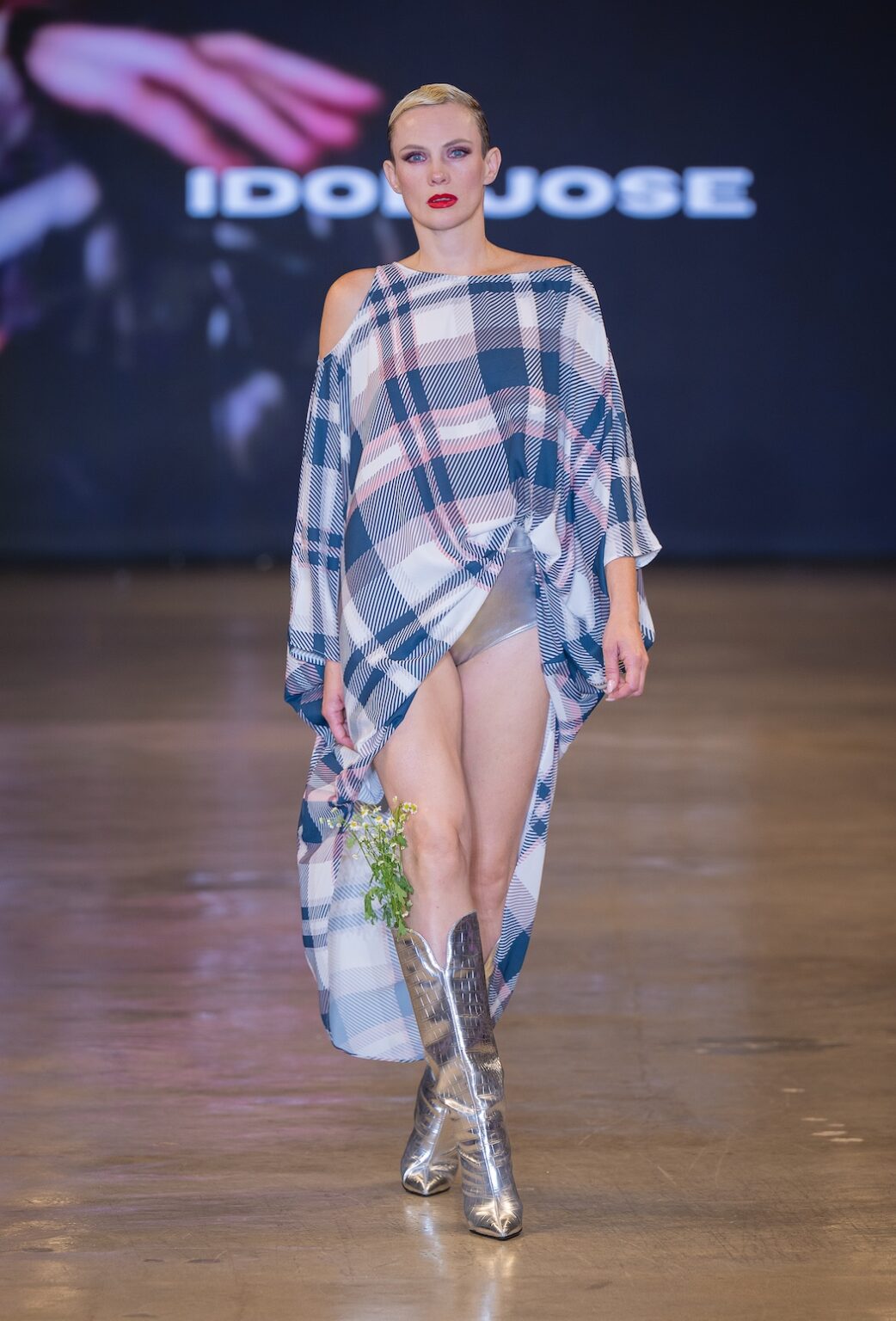 LOS ANGELES, CALIFORNIA - OCTOBER 16: A model walks the runway at the Idol Jose show during Los Angeles Fashion Week Powered By Art Hearts Fashion at The New Mart on October 16, 2025 in Los Angeles, California. (Photo by Mark Gunter/Getty Images for Art Hearts Fashion)