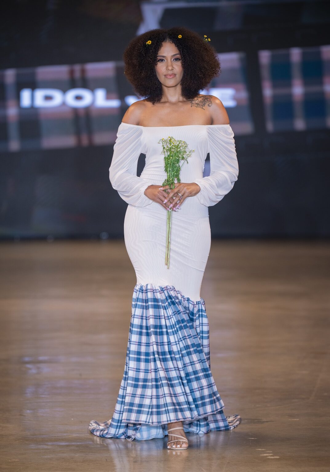 LOS ANGELES, CALIFORNIA - OCTOBER 16: A model walks the runway at the Idol Jose show during Los Angeles Fashion Week Powered By Art Hearts Fashion at The New Mart on October 16, 2025 in Los Angeles, California. (Photo by Mark Gunter/Getty Images for Art Hearts Fashion)