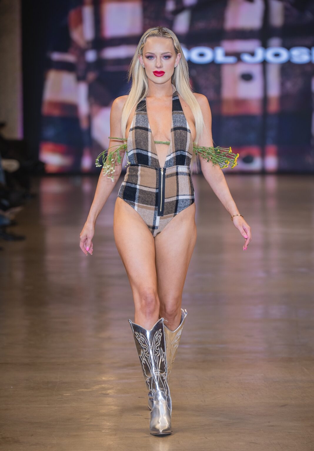 LOS ANGELES, CALIFORNIA - OCTOBER 16: A model walks the runway at the Idol Jose show during Los Angeles Fashion Week Powered By Art Hearts Fashion at The New Mart on October 16, 2025 in Los Angeles, California. (Photo by Mark Gunter/Getty Images for Art Hearts Fashion)