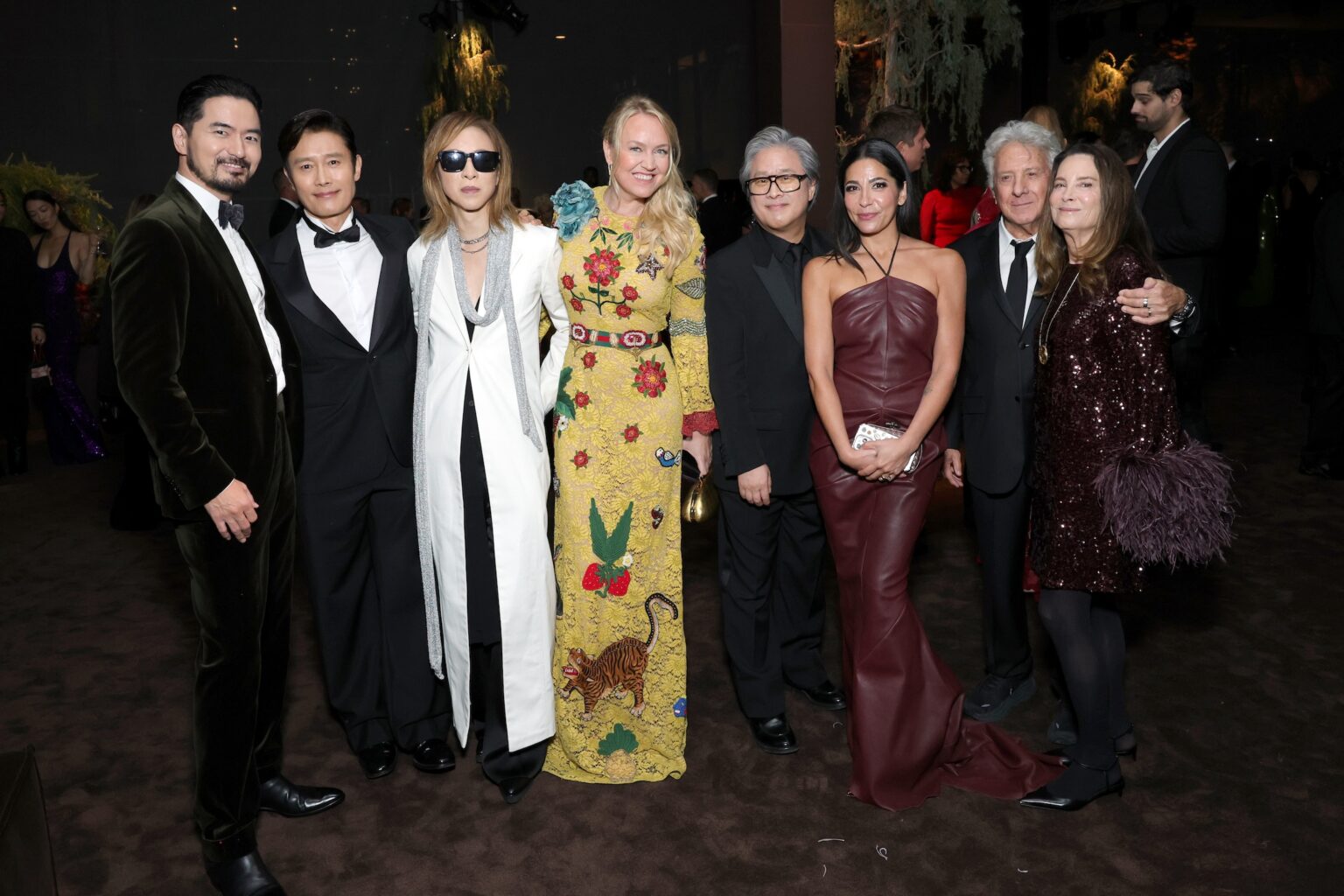 LOS ANGELES, CALIFORNIA - NOVEMBER 01: (L-R) Lee Jin-wook, Lee Byung-hun, Yoshiki, Lynette Howell Taylor, Park Chan-wook, Amy Homma, Dustin Hoffman and Lisa Hoffman attend the 2025 LACMA Art+Film Gala, Presented By Gucci at Los Angeles County Museum of Art on November 01, 2025 in Los Angeles, California. (Photo by Stefanie Keenan/Getty Images for LACMA)