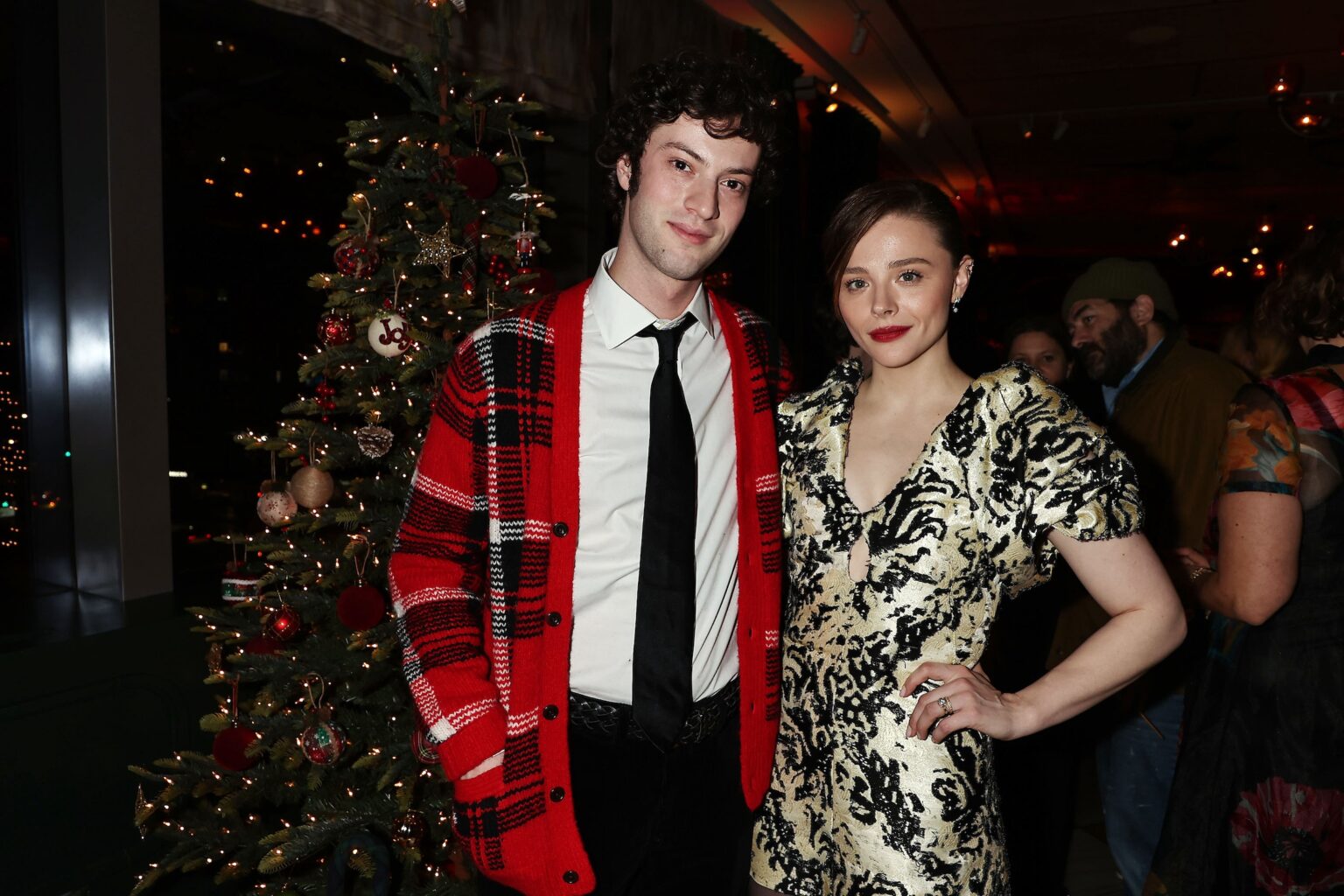 New York, New York 12/3/25 Amazon MGM Studios “ OH WHAT FUN “ World Premiere : Chole Grace Moritz and Dominic Sessa - PHOTO by: Dave Allocca / Starpix - Location: Twin Tails