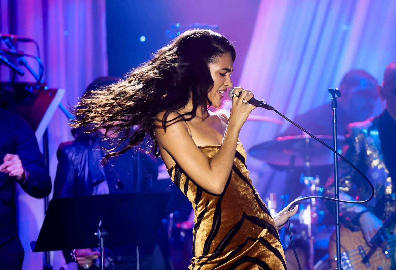 LOS ANGELES, CALIFORNIA - JANUARY 31: Olivia Dean performs onstage during the 68th GRAMMY Awards Pre-GRAMMY Gala & GRAMMY Salute to Industry Icons Honoring Avery Lipman & Monte Lipman on January 31, 2026 in Los Angeles, California. (Photo by Emma McIntyre/Getty Images for The Recording Academy)