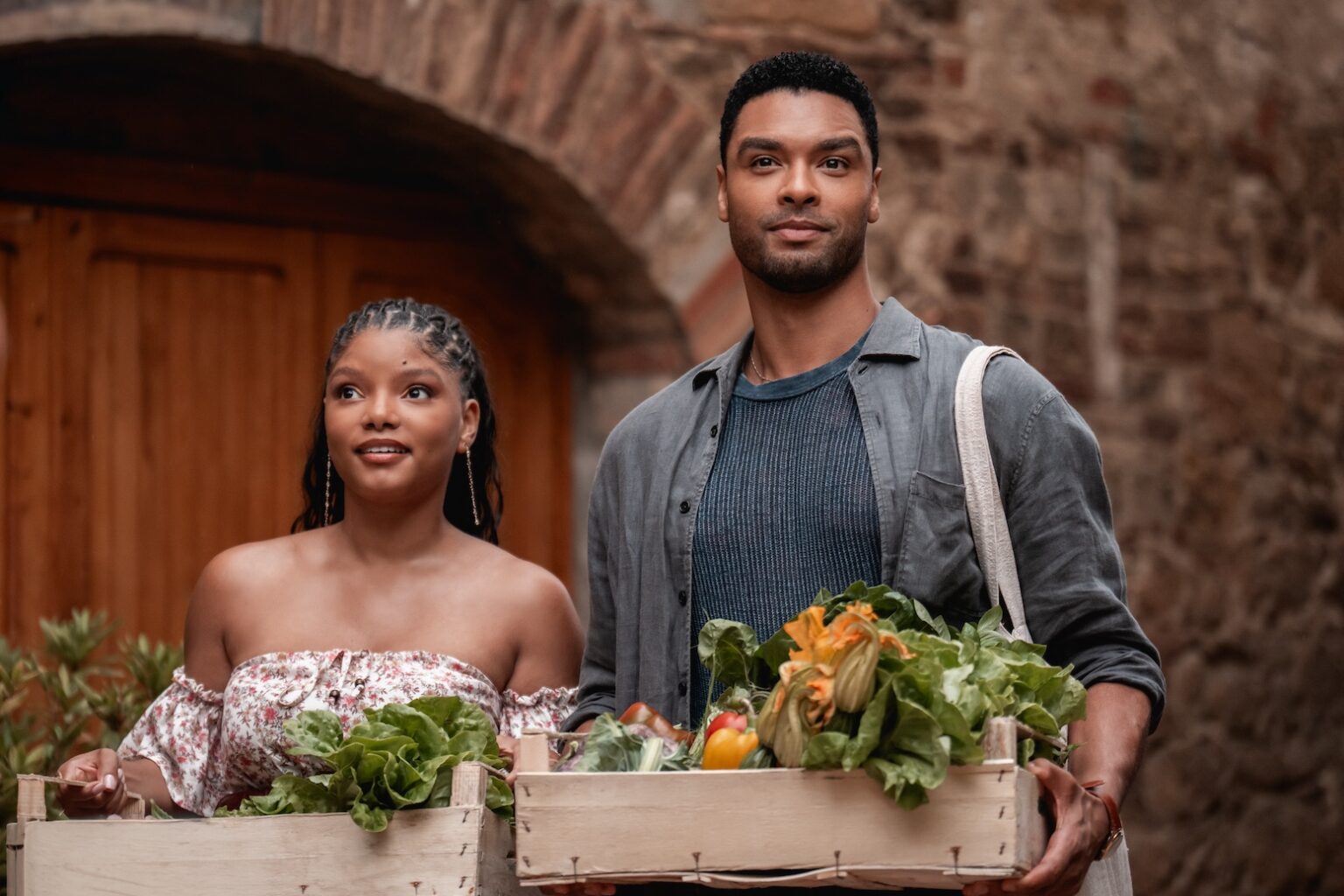 (from left) Anna (Halle Bailey) and Michael (Regé-Jean Page) in You, Me & Tuscany, directed by Kat Coiro. Photo Credit: Giulia Parmigiani/Universal Pictures