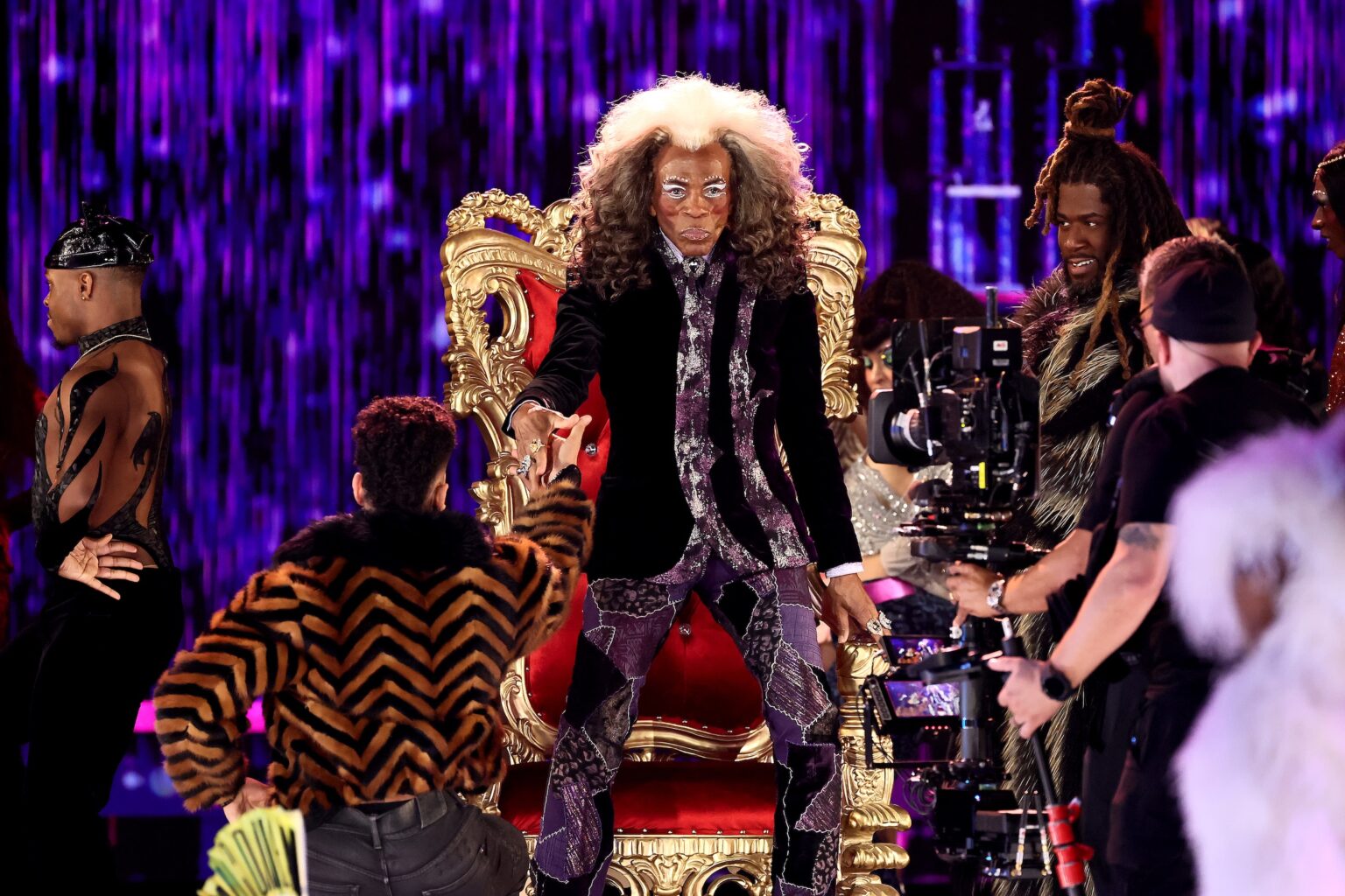 NEW YORK, NEW YORK - JUNE 07: André De Shields and the cast of Cats: The Jellicle Ball perform onstage during The 79th Annual Tony Awards at Radio City Music Hall on June 07, 2026 in New York City. (Photo by Theo Wargo/Getty Images for Tony Awards Productions)