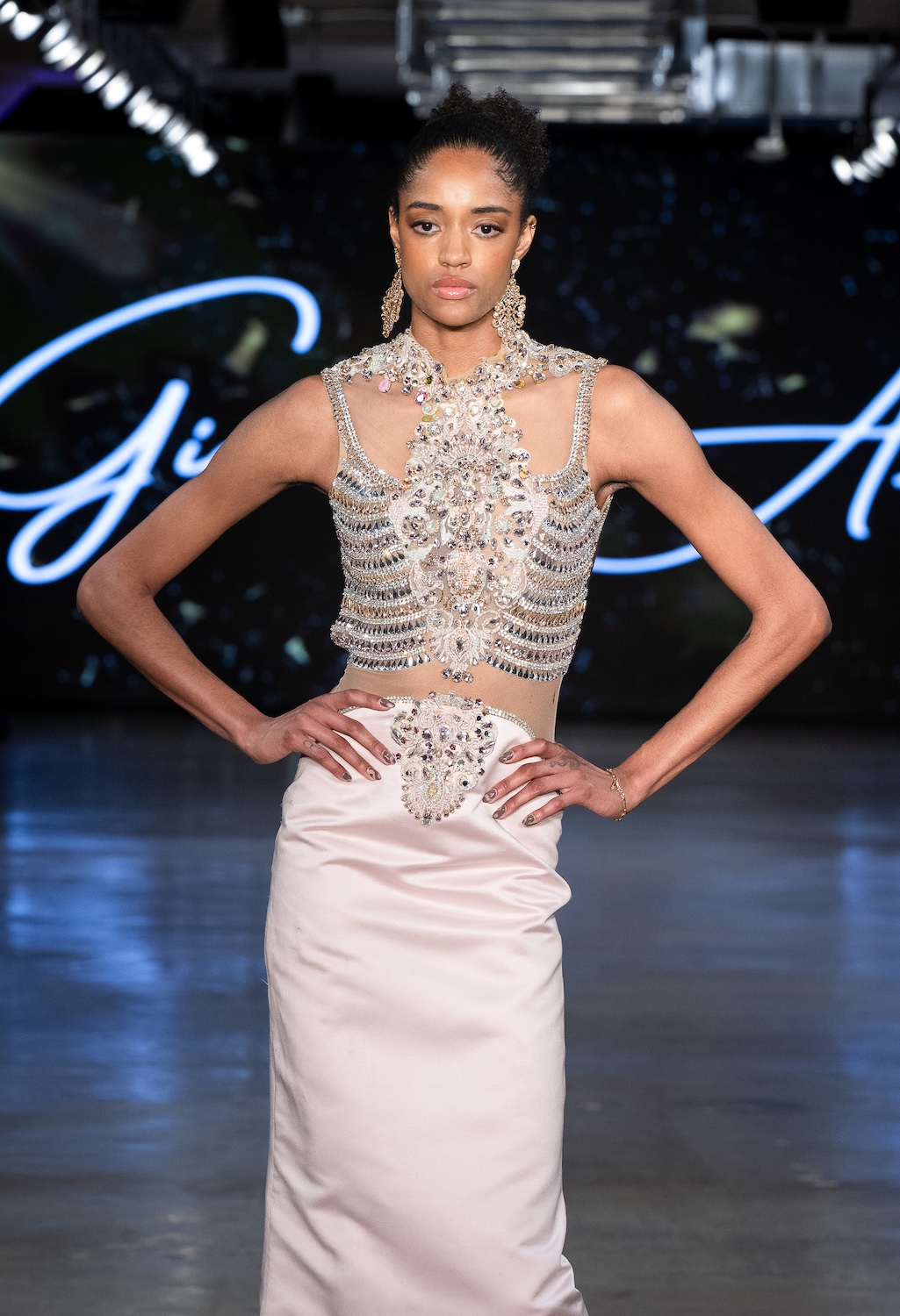 LOS ANGELES, CALIFORNIA - OCTOBER 18: A model walks the runway at the Giannina Azar show during Los Angeles Fashion Week Powered By Art Hearts Fashion at The New Mart on October 18, 2025 in Los Angeles, California. (Photo by Mark Gunter/Getty Images for Art Hearts Fashion)