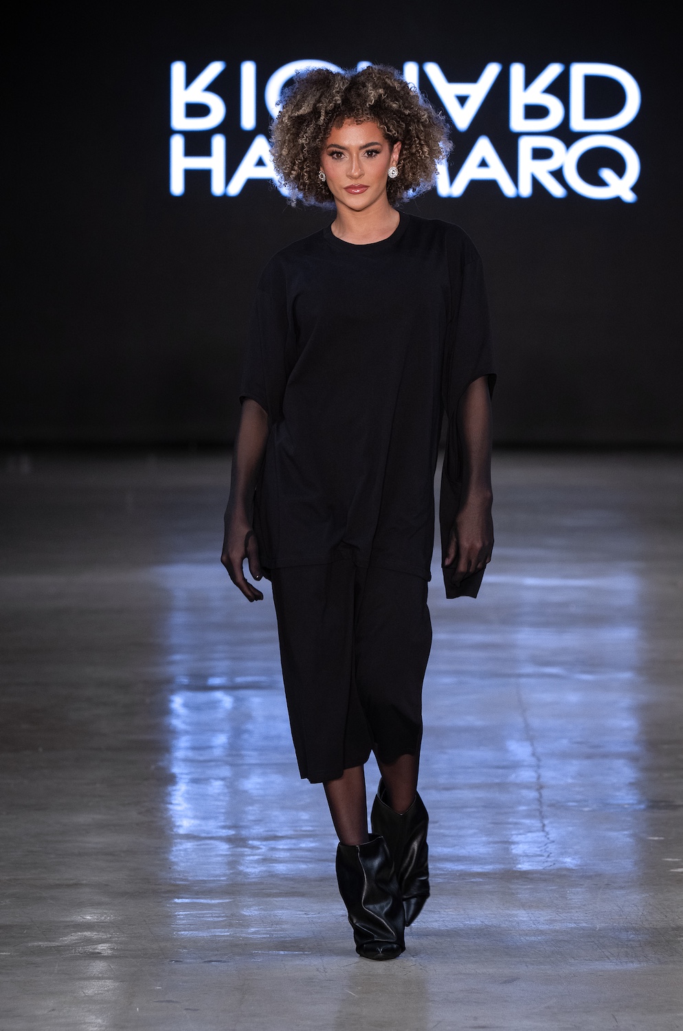 LOS ANGELES, CALIFORNIA - OCTOBER 18: A model walks the runway at the Richard Hallmarq show during Los Angeles Fashion Week Powered By Art Hearts Fashion at The New Mart on October 18, 2025 in Los Angeles, California. (Photo by Mark Gunter/Getty Images for Art Hearts Fashion)